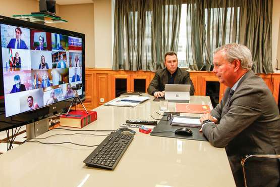 El consejero de Transportes, Sebastián Franquis, participó este martes en una videoconferencia con el ministro José Luis Ábalos (Foto Acfi Press)